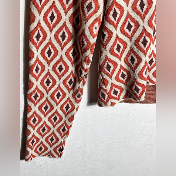 Lulu's Promising Style Taupe Multi Geo Print Cutout Sweater Top Large - Picture 7 of 14